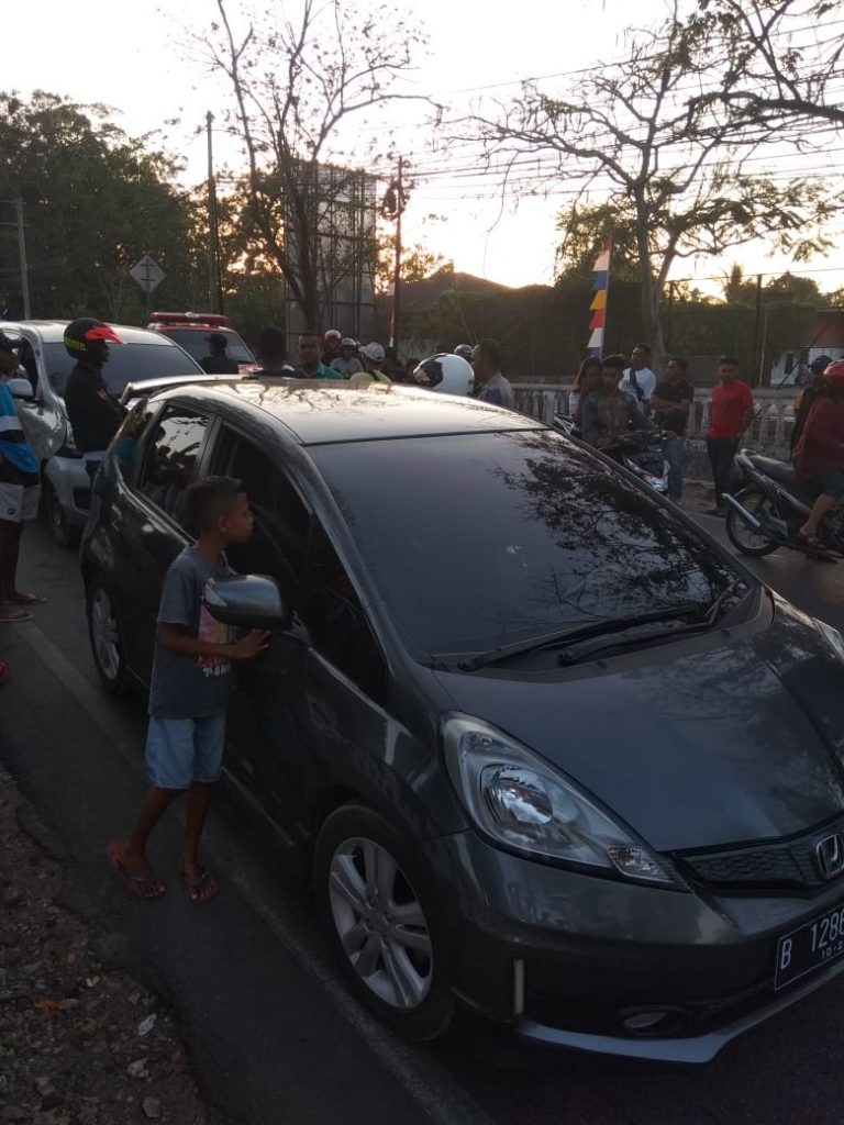 Tabrakan Beruntun di Jalan Frans Seda, 4 Mobil Rusak