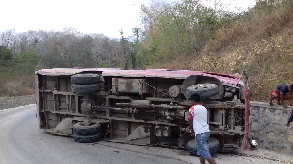 Rem Blong, Bus Terbalik, 2 Tewas, 21 Luka-Luka