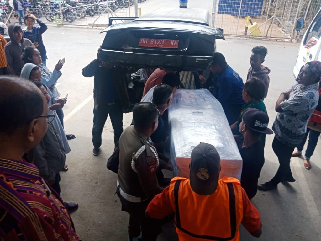 Jenazah Dua TKI Ilegal Tiba di Kupang