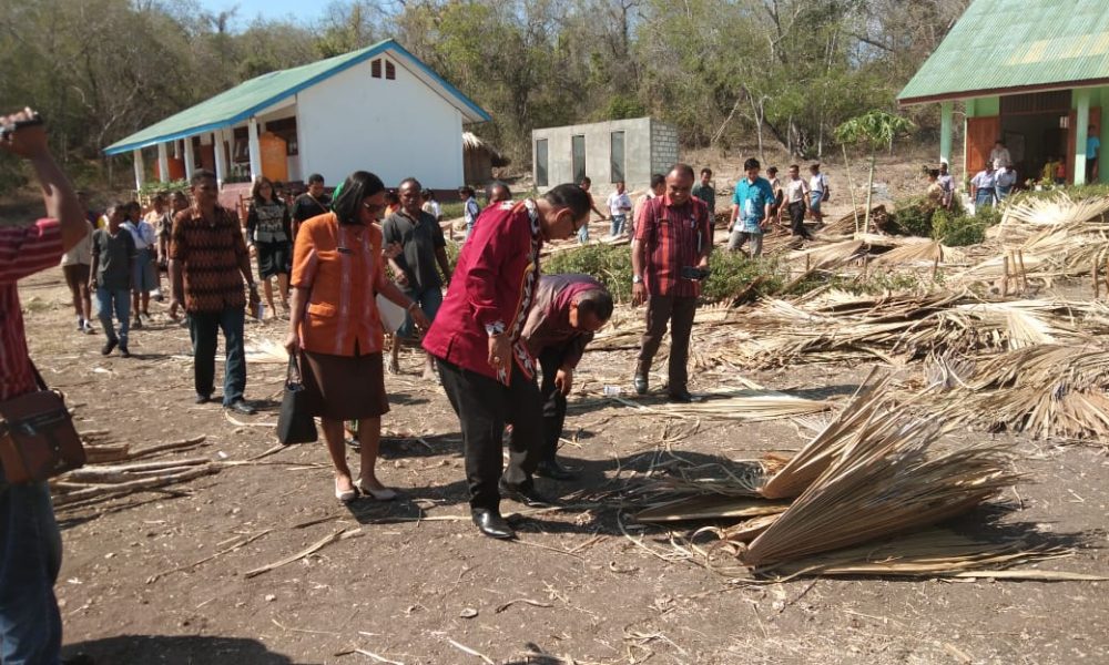 Wagub NTT Kunjungi SMAN 3 Amarasi Timur yang Terdampak Puting Beliung