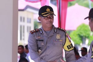 Calo Casis, Mengaku Kapolres Kupang, Mantan Polisi Dipolisikan