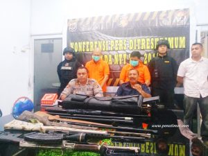 Polda Serahkan Tersangka Kepemilikan Senpi Ilegal ke Kejaksaan