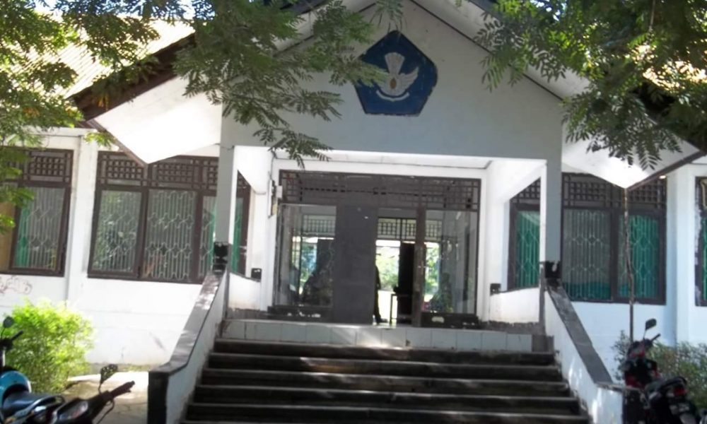 Arogan, Kepsek SMAN 7 Kupang Bebastugaskan Guru Honor