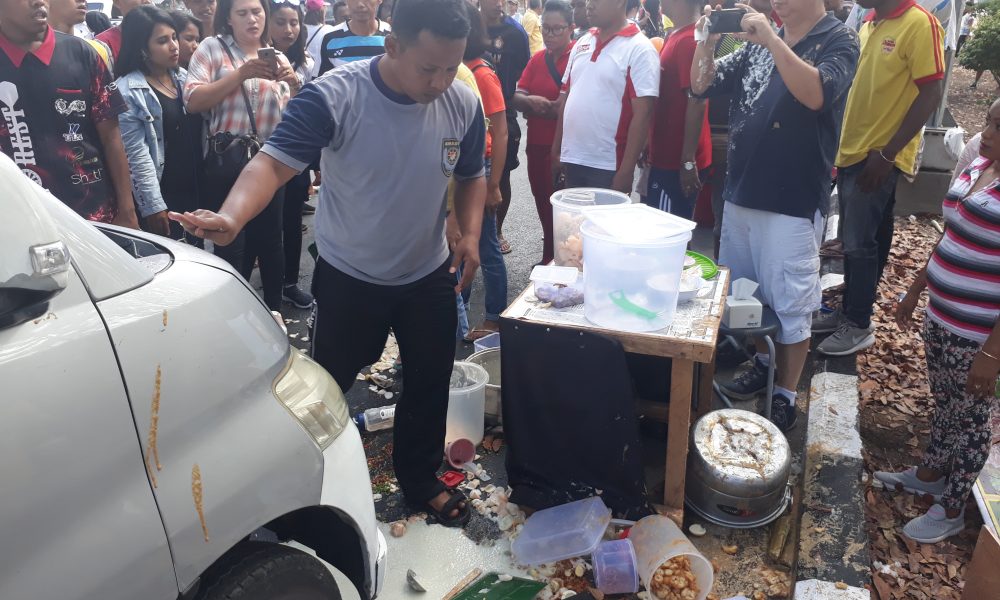 Mobil Terobos Arena CFD, Tabrak Kerumunan Pengunjung yang Sedang Makan