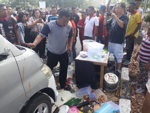 Mobil Terobos Arena CFD, Tabrak Kerumunan Pengunjung yang Sedang Makan