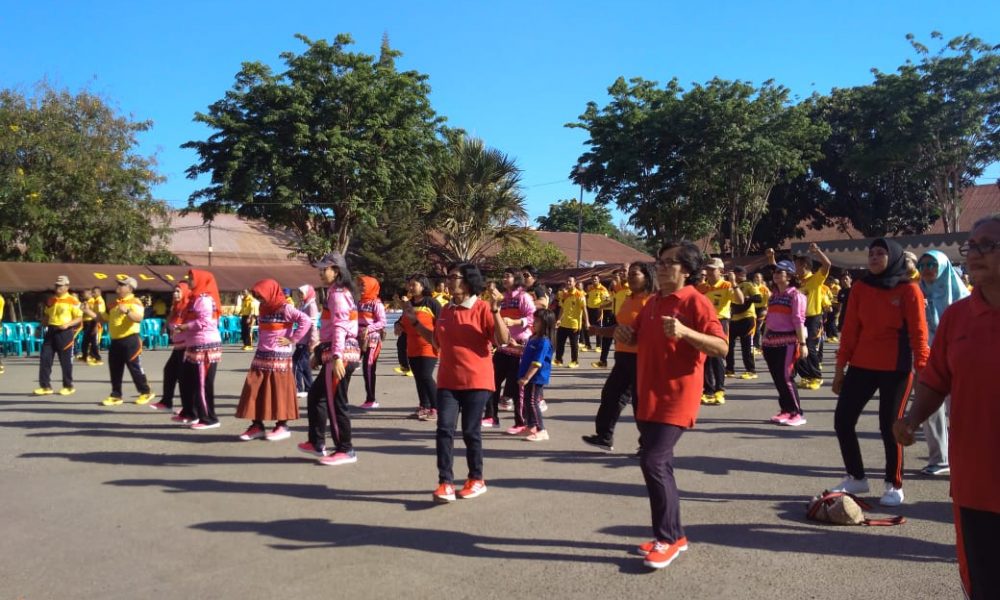 Bhayangkari NTT Jalan Sehat dan Senam Bersama