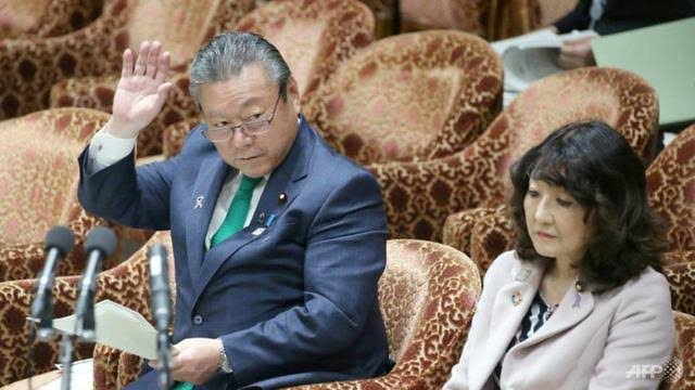 Menteri Keamanan Siber Jepang Tidak Bisa Pakai Komputer