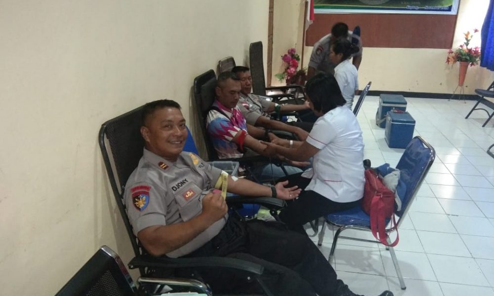 Ditpolair Polda NTT Sumbang 68 Kantong Darah, Anjangsana ke Pesantren dan Gereja