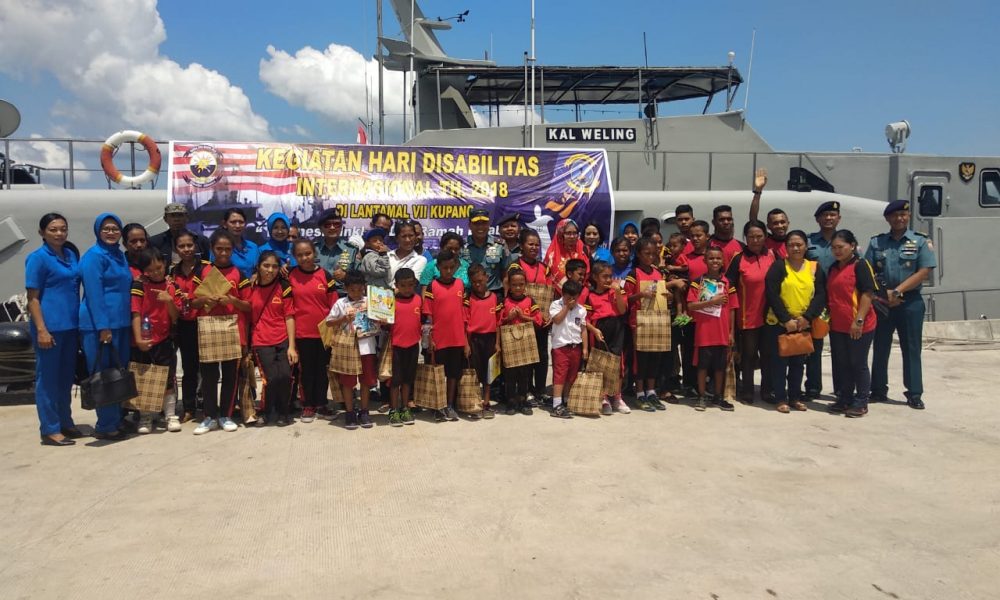 Lantamal Kupang Ajak Anak Disabilitas Berlayar