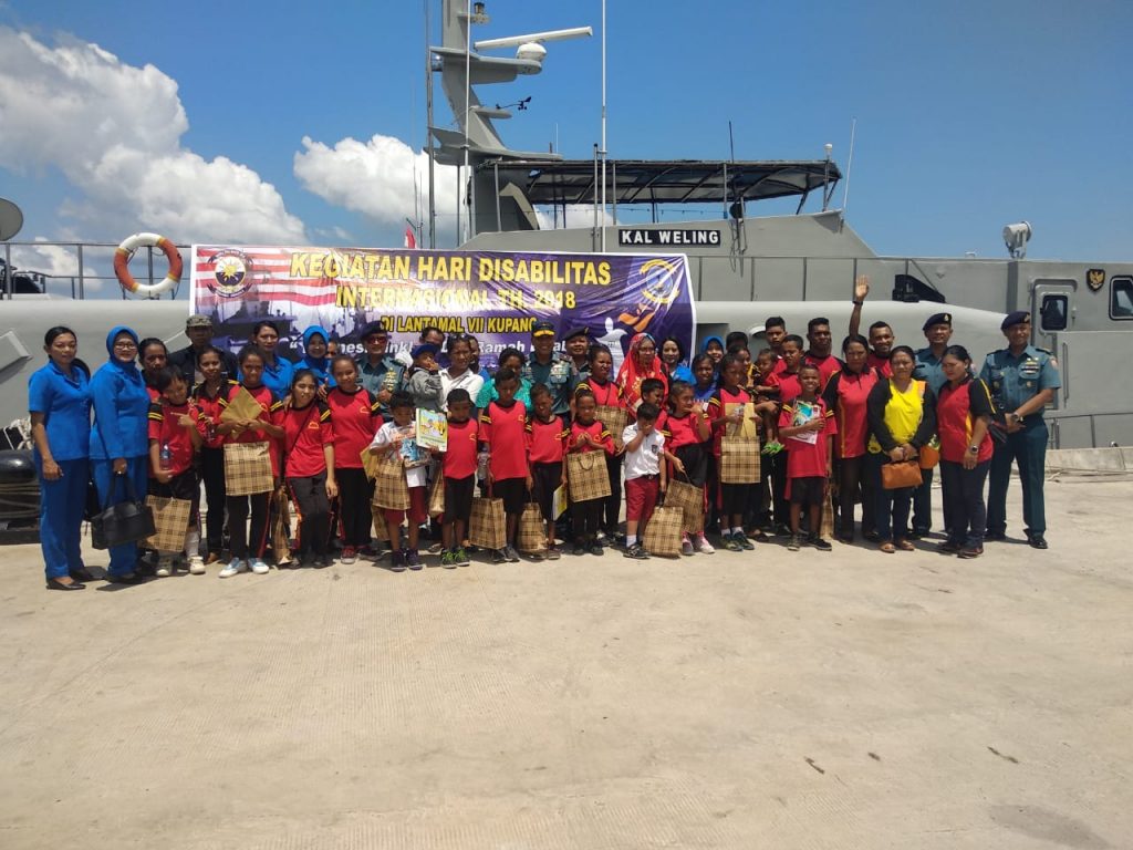 Lantamal Kupang Ajak Anak Disabilitas Berlayar