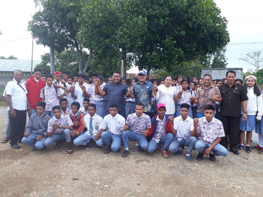 SMAN 1 Matawai La Pawu Tak Punya Gedung Sekolah, Kepsek Minta Perhatian Pemerintah