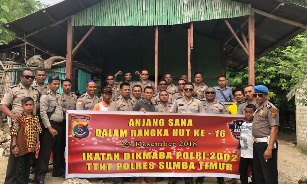 TTNT Polres Sumba Timur Bantu Warga Kurang Mampu