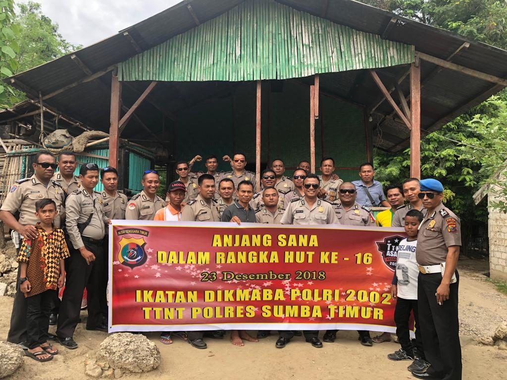 TTNT Polres Sumba Timur Bantu Warga Kurang Mampu