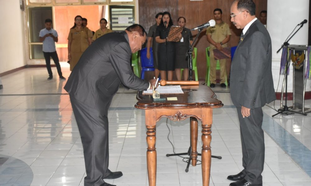 Resmi Penjabat Sekda, Yos Rera Beka Ditugasi Percepat Seleksi Sekda Definitif