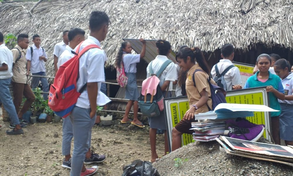 Dihantam Angin Kencang, Bangunan SMAN 3 Takari Roboh