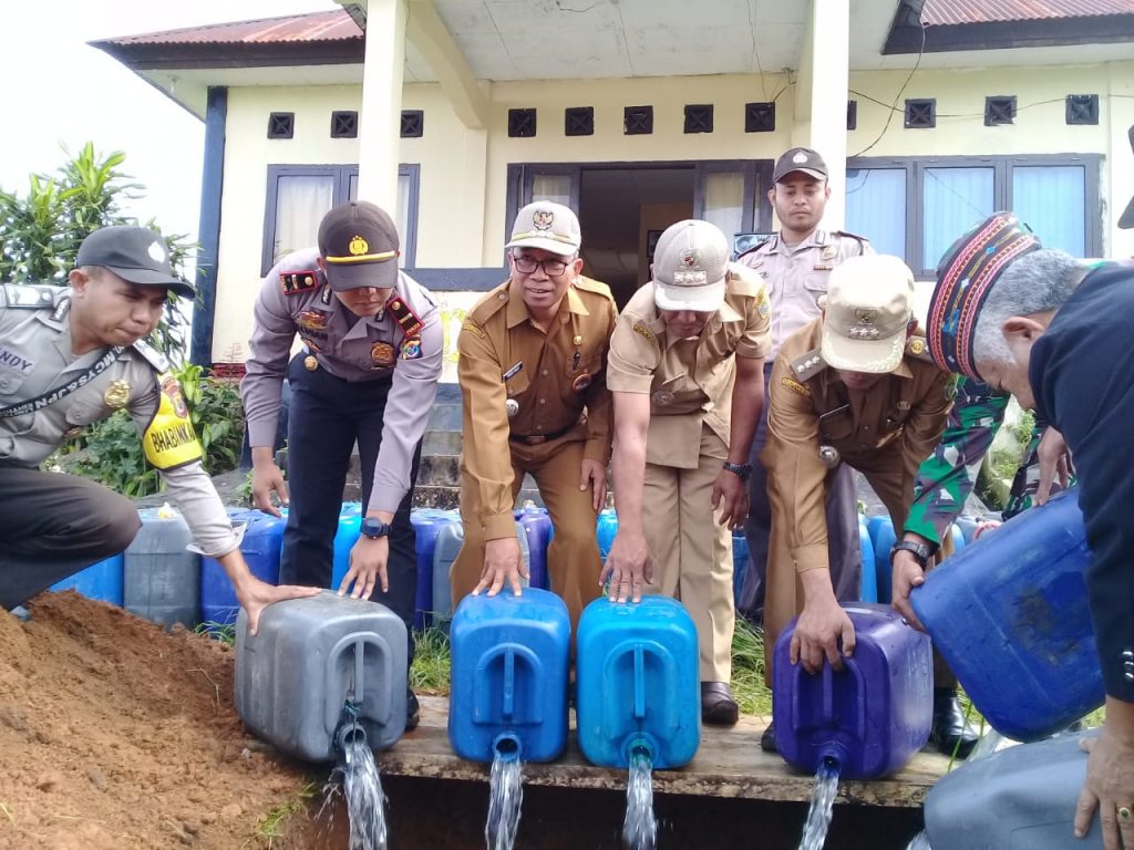 1.785 Liter Sopi Seharga Rp 40,6 Juta Dimusnahkan di Manggarai Barat