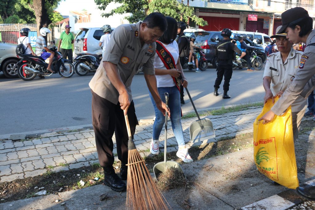 Kapolda Pimpin Langsung Aksi Perangi Sampah di Kupang