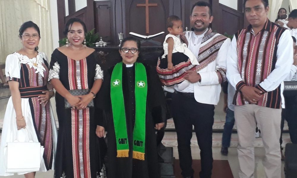GMIT Gunung Sinai Naikolan Baptis Anak Jemaat