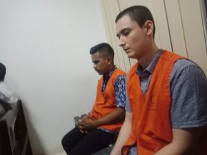 Dion Porsiana dan Niko Whitford Beli Ganja Lewat Instagram