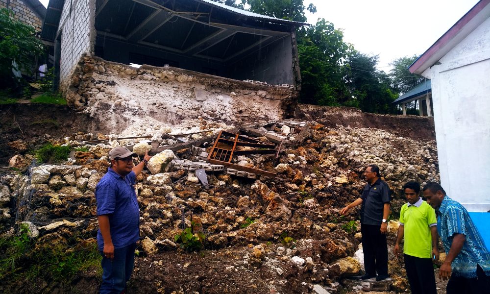 Ansor dan Winston Turun Langsung Tinjau Longsor di Manutapen