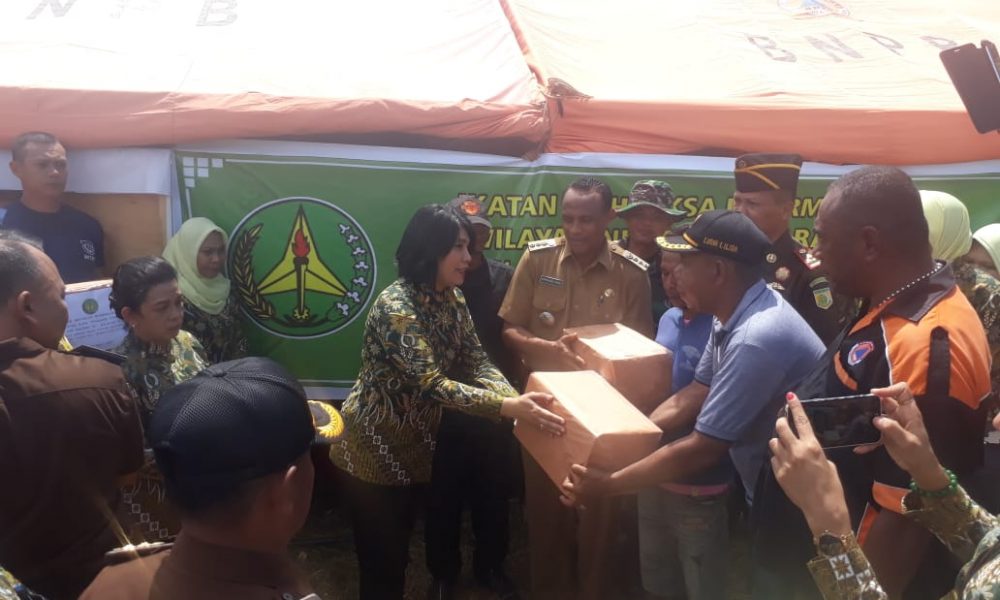 Peduli Korban Puting Beliung, Kejati NTT Salurkan Sembako