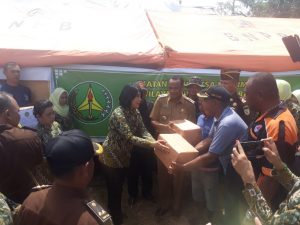 Peduli Korban Puting Beliung, Kejati NTT Salurkan Sembako