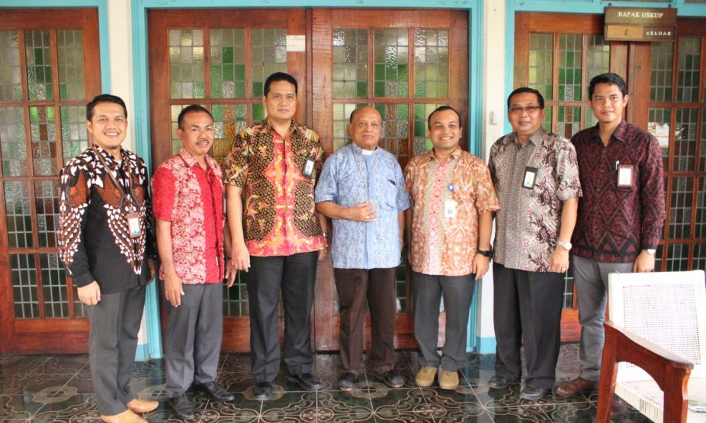 Jelang Semana Santa, PLN Kunjungi Istana Keuskupan Larantuka