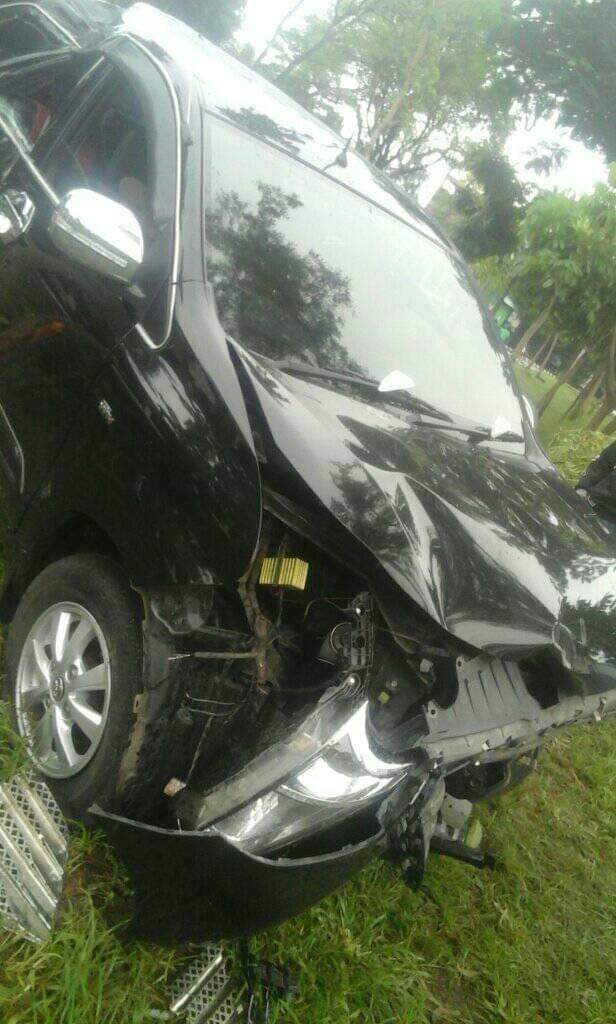 Pengemudi Mabuk, Avanza Ringsek di Jl. El Tari