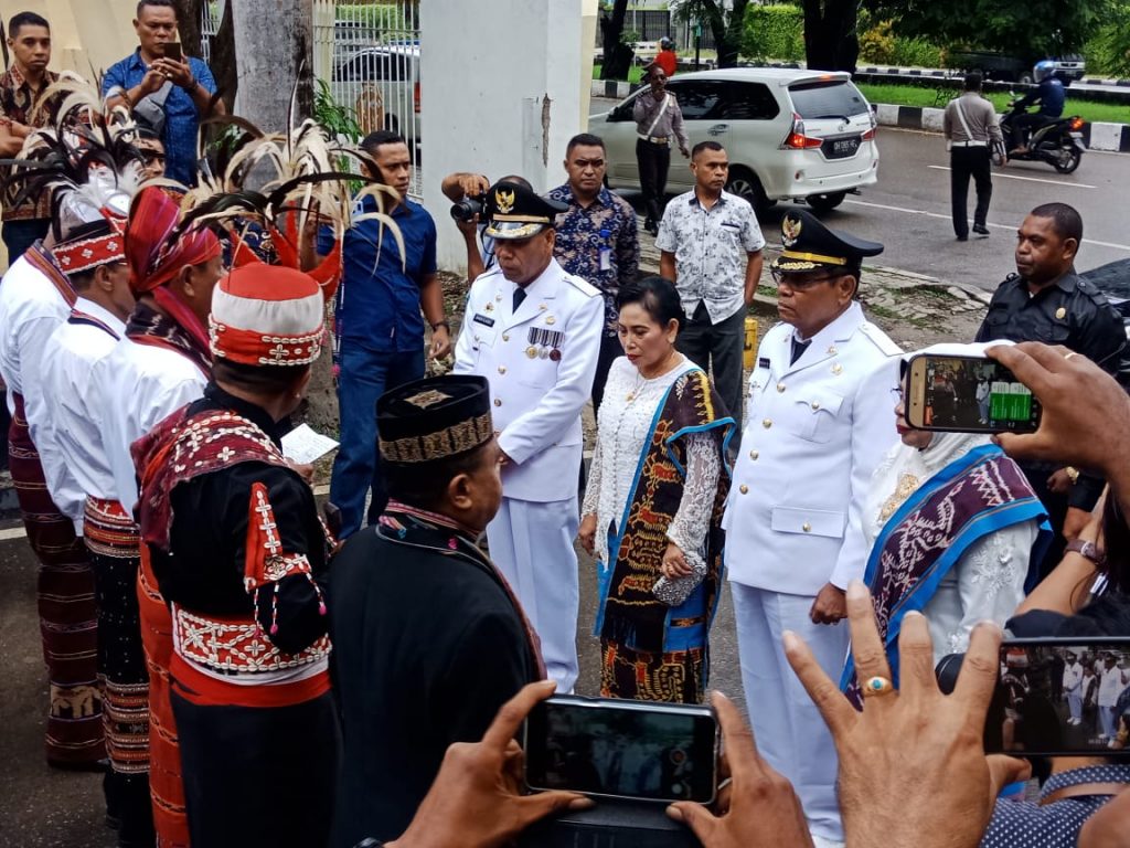 Amon Djobo-Imran Duru Disambut 5 Sesepuh Alor