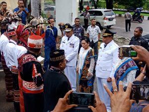 Amon Djobo-Imran Duru Disambut 5 Sesepuh Alor