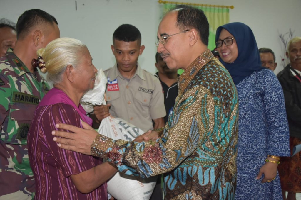 Bencana di Kupang, 645 Rumah Rusak, Pemkot Serahkan Bantuan