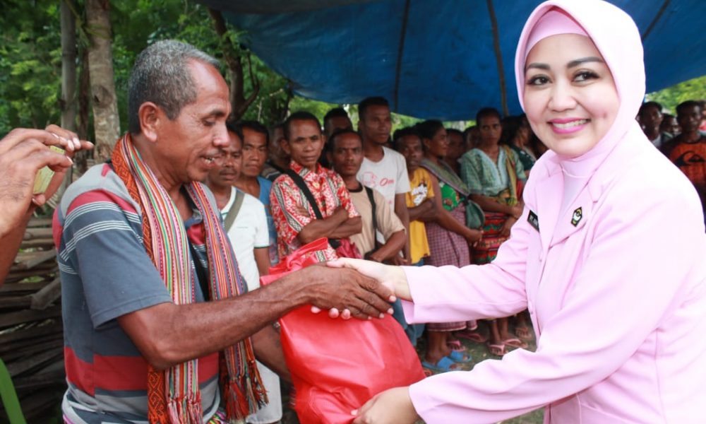Bhayangkari TTS Berbagi Kasih dengan Ratusan Warga Boking