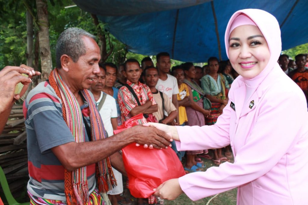 Bhayangkari TTS Berbagi Kasih dengan Ratusan Warga Boking