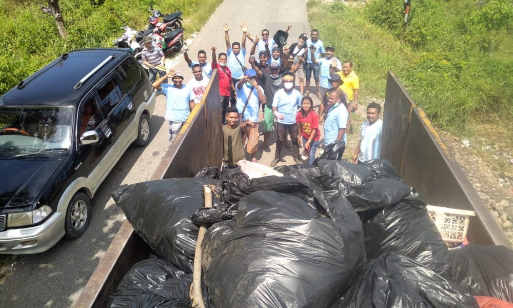 Pemuda GMIT Perangi Sampah di Jalur 40