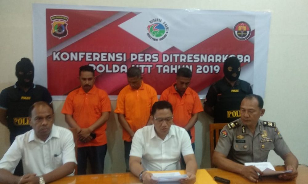 Ungkap Sabu-Sabu di Maumere, Polda NTT Tangkap 3 Tersangka, Sita Mobil Ungkap Sabu-Sabu di Maumere, Polda NTT Tangkap 3 Tersangka, Sita Mobil