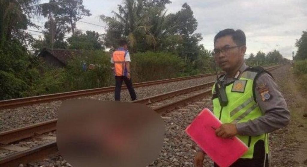 Marlony Tertabrak Kereta Api 2761F Jurusan Ceper-Cilacap di Perlintasan Kalibening