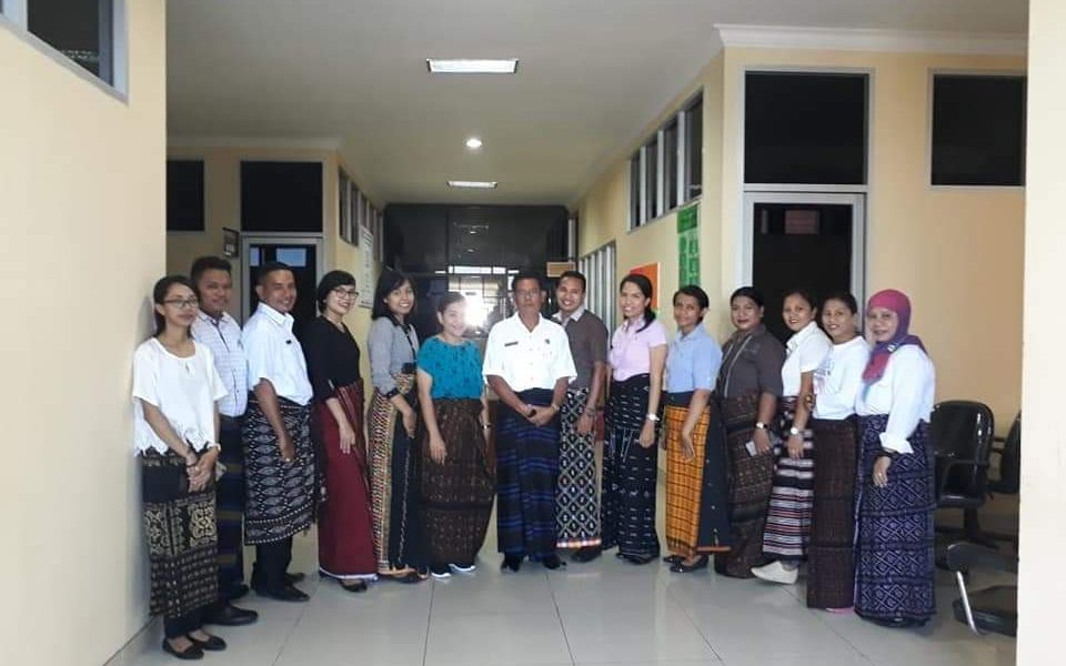 Laksanakan Pergub, ASN Pemprov NTT Berbusana Adat ke Kantor