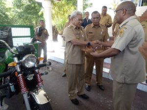 Wawali Bagikan Motor Sampah ke 18 Kelurahan, Termasuk Sinode GMIT dan Tamnos