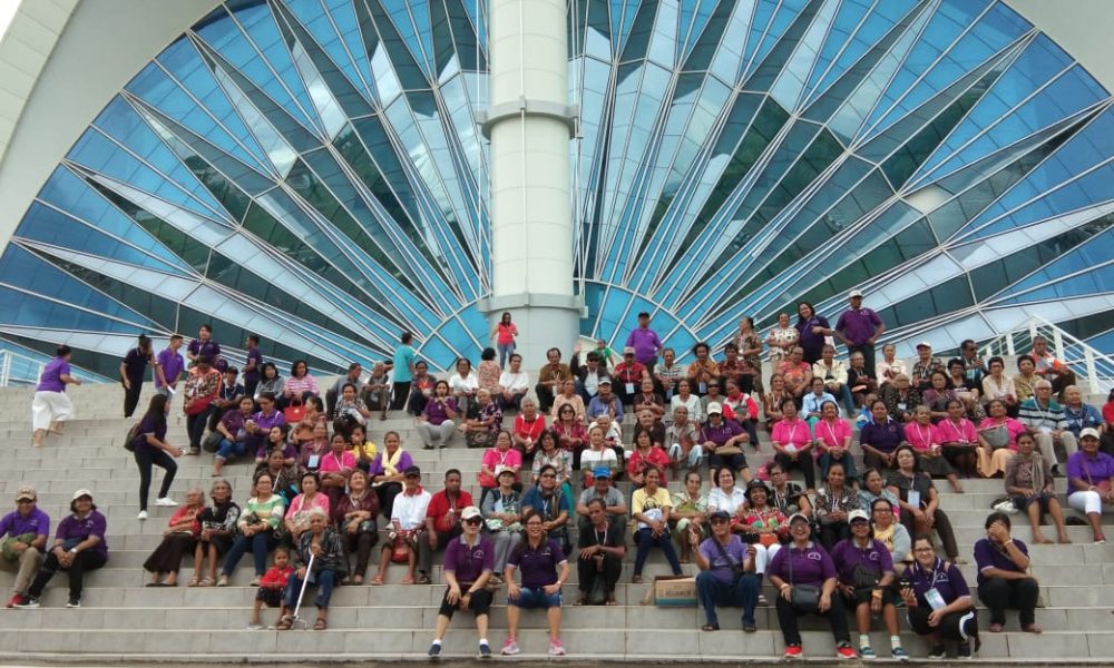 Panitia Paskah Jemaat Syalom Kupang Gelar Wisata Lansia