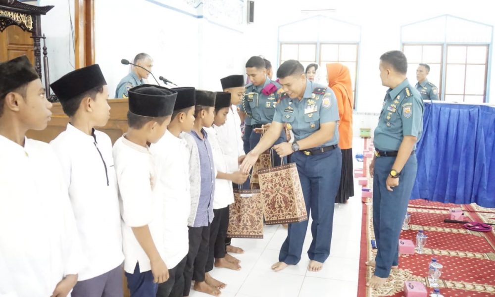 Danlantamal VII Kupang Berbagi Kasih dengan Anak Panti Asuhan