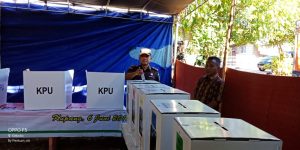 Kajati dan Wakajati NTT Nyoblos di TPS 10 Oebobo