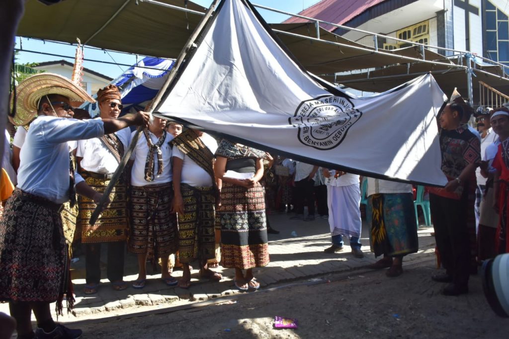 Jemaat Benyamin Oebufu Gelar Pawai Paskah Bernuansa Budaya, Dimeriahkan Maria Shandi