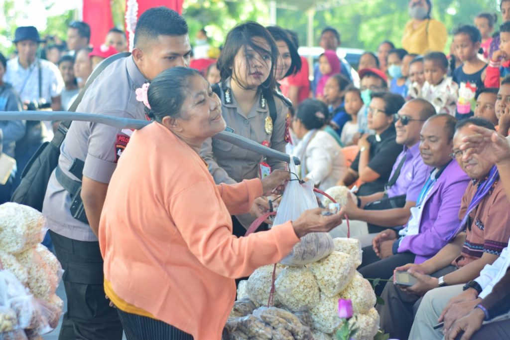 Pawai Paskah Pemuda GMIT di Kupang Bawa Berkah bagi PKL