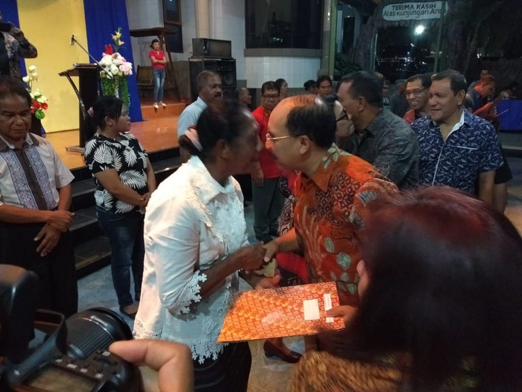 Pemkot Kupang Berikan Santunan kepada 47 Pensiunan