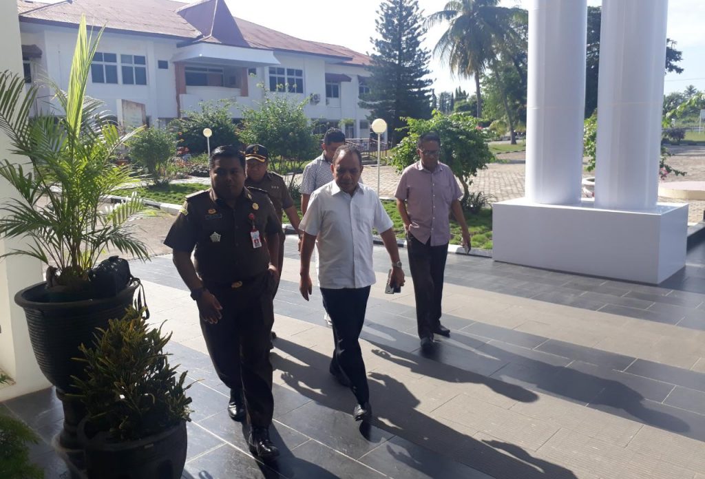 Frans Lebu Raya Penuhi Panggilan Kejati NTT