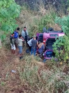 Karimun yang Dikemudikan Dokter Terjungkal di Jalur 40