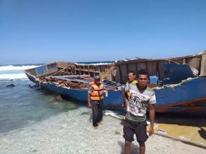 KM Nusa Kenari 02 Berlayar Tanpa Izin
