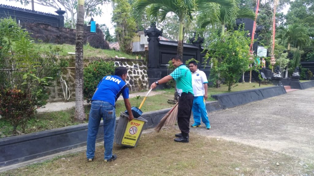 Jelang Peringatan HANI 2019, BNNP Sultra Kerja Bakti di Rumah Ibadah
