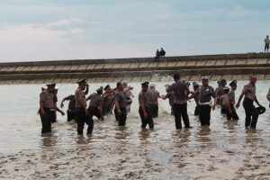 79 Anggota Polresta Kupang Naik Pangkat, Diceburkan ke Laut