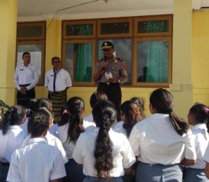 Wakapolda NTT Ingatkan Siswa SMAN 10 Kupang Hindari Miras